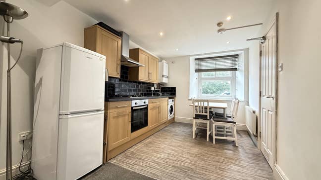 2 Bedroom property with Brand New Bathroom  Main Photo
