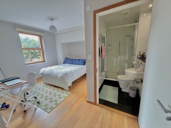 En-suite bedroom available in 3beds flatshare🌸 Main Photo