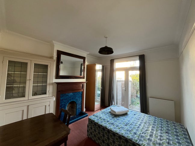 Light Spacious Fully Furnished Double Room Main Photo