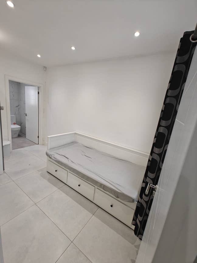 En-suite Single room to rent Main Photo