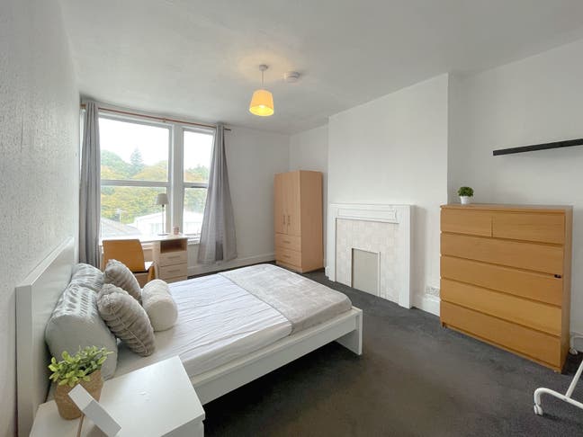 Great Price : Double Room in Highgate Main Photo