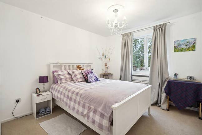 Double Room in Henley on Thames Main Photo