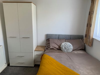>>> Affordable Room &pound;&pound;&pound; - Spacious Living <<< Main Photo
