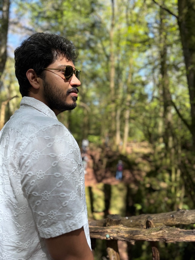 Couple seeking room/flat/studio (short-term) Main Photo