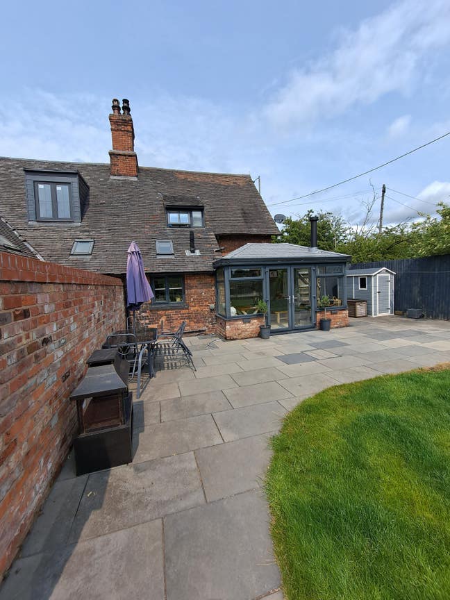 Double Room available in Lovely Cottage  Main Photo
