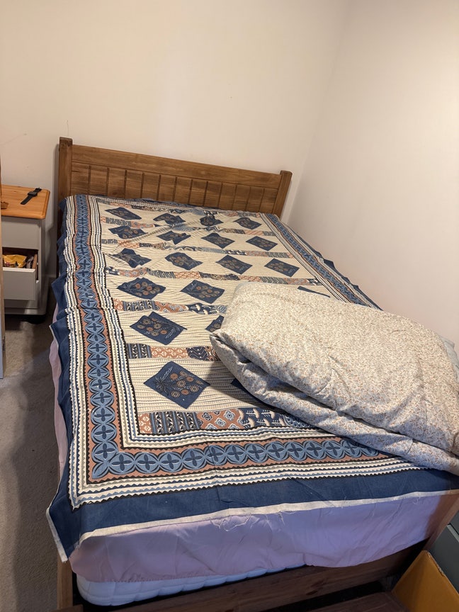 Single bedroom with a double bed Main Photo
