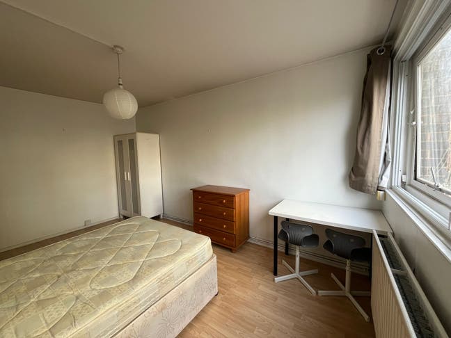 Battersea Park Room available now!! Main Photo