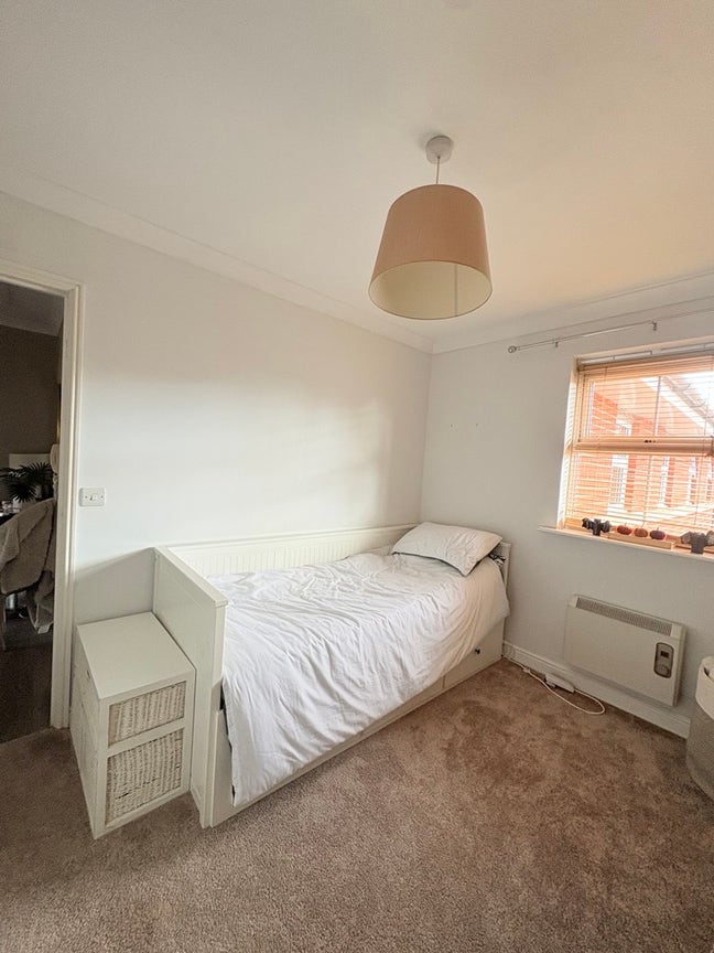 Bright Double Bedroom - Aldershot Mon-Fri/fulltime Main Photo