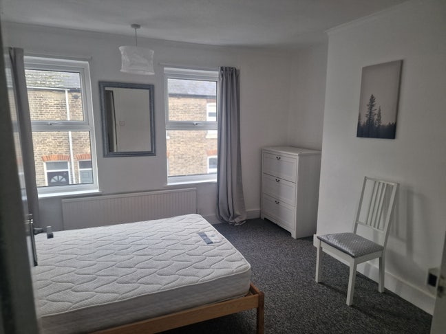 Stunning Newly Refurbished Room Main Photo