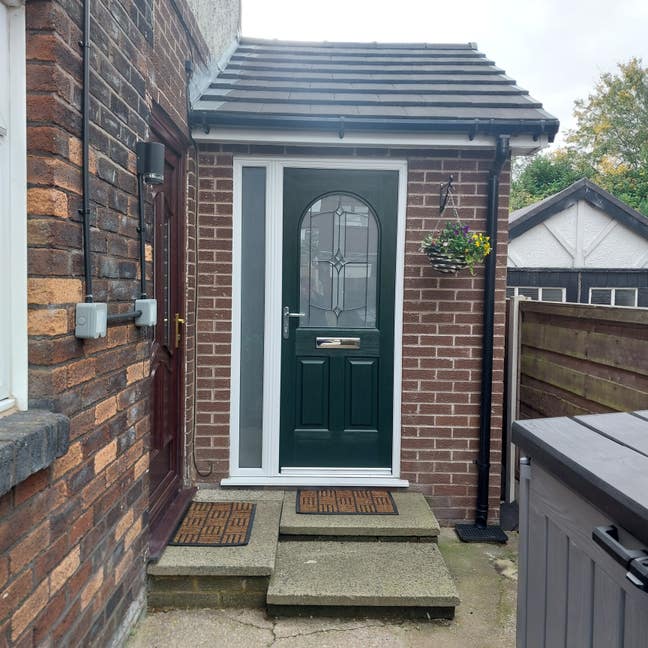 Self contained furnished annexed flat to rent Main Photo