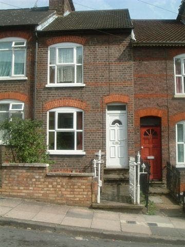 Rooms to rent LU1 5JT Main Photo