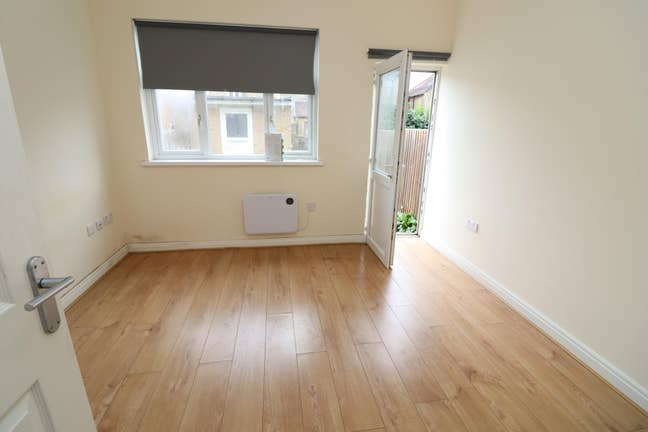 1 Bed Flat Available Now with Garden at IG3 Main Photo