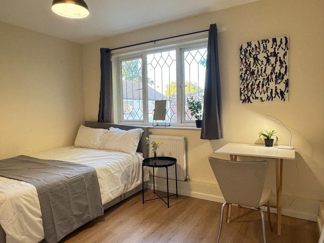 🏡 Stunning House! 5mins Walk to Elizabeth Line Main Photo