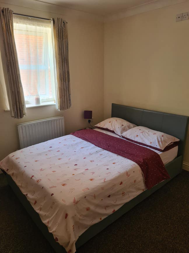Spacious double room available  Main Photo