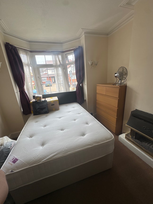 Room to rent - student house Main Photo