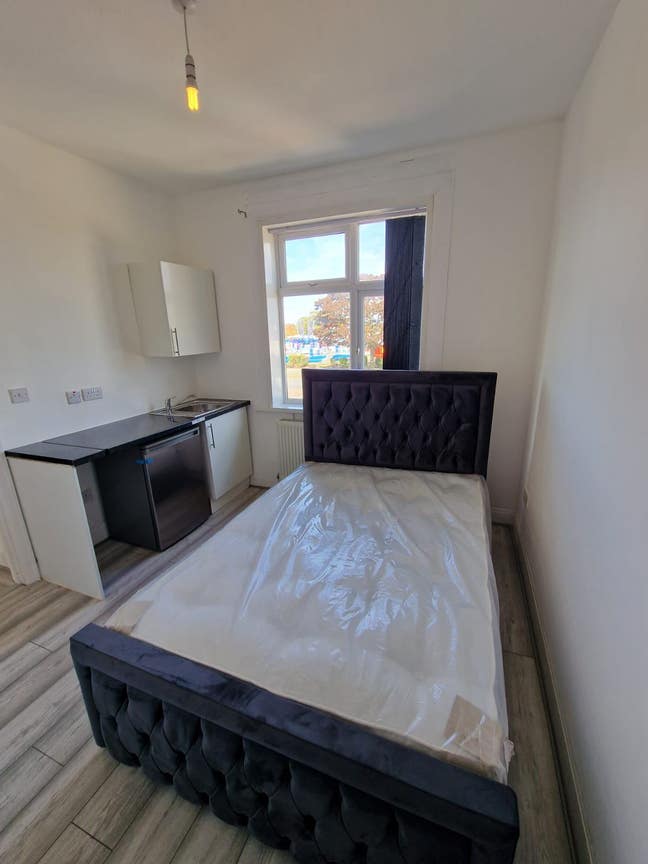 3 En-Suite Rooms are available for rent in UB4 8HP Main Photo
