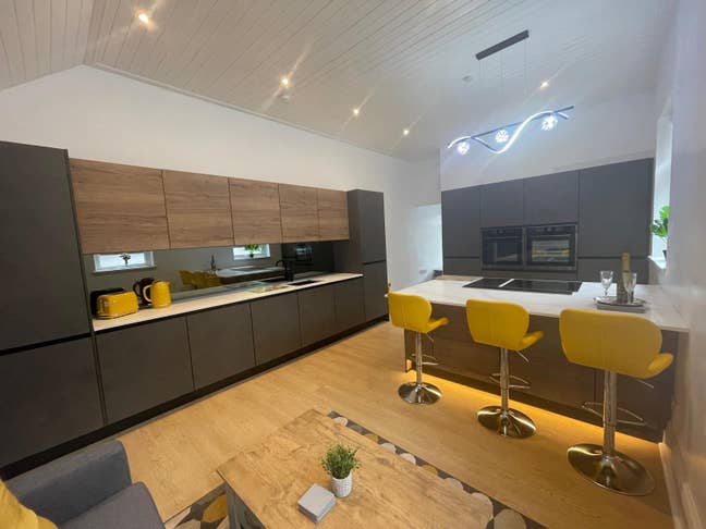 Double & en-suite rooms coming available Main Photo