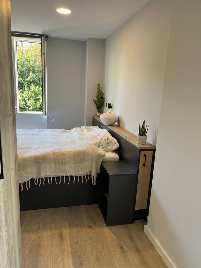 Premium Studio with Balcony – Guildford Plaza  Main Photo