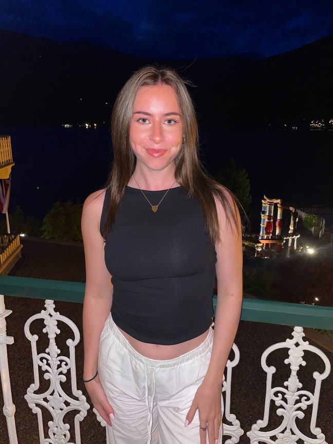 I am a professional female aged 26. I am look... Main Photo