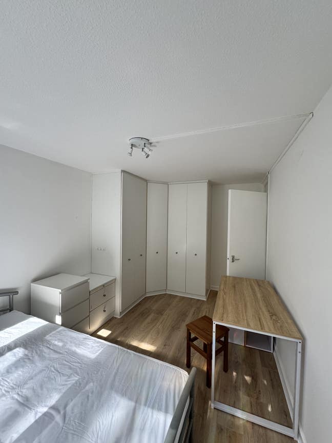 4 bedroom flat, good location, Shepherds Bush Main Photo