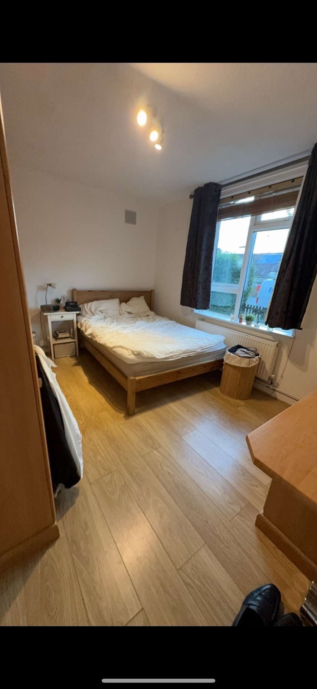 Available Now Very Spacious Large Double Bedroom Main Photo