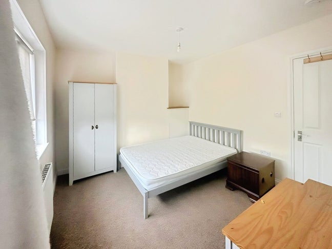 En Suite Double Room - Preston Road Main Photo