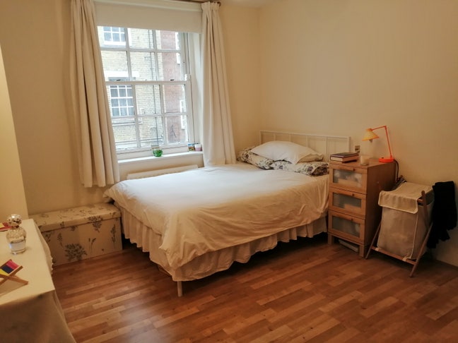 Large Room Available In Beautiful and Central Flat Main Photo