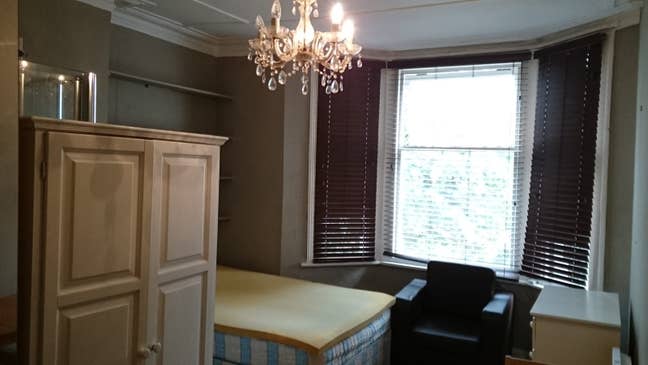 Double bedsit available in Acton Main Photo