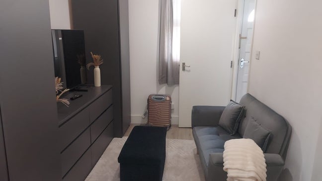 Studio Flat in Brixton SW9  Main Photo