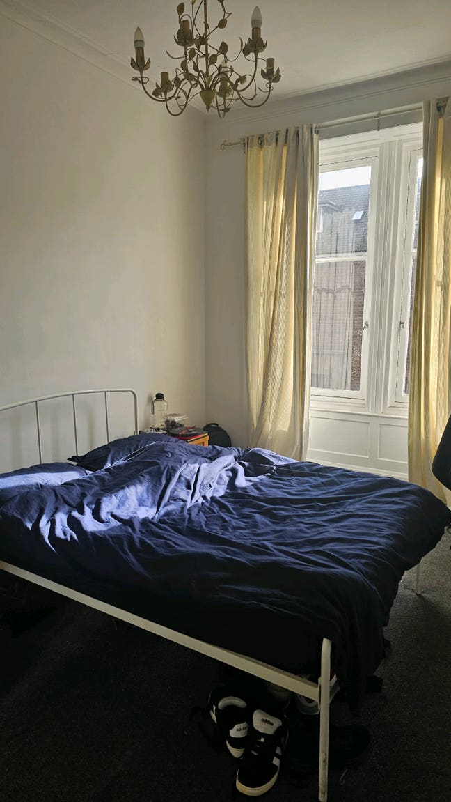 Bright Double Room Available in Spacious Flat  Main Photo