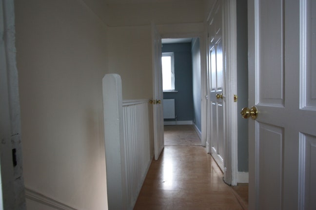 Lovely 1-Bed Flat + Extra Single Room;with parking Main Photo