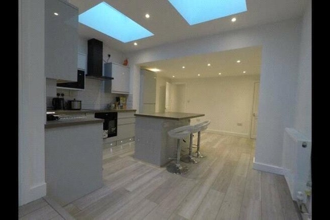 Furnished spacious double rooms in 3 bed house  Main Photo
