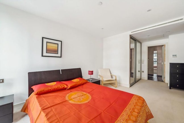 EN-SUITE ROOM - less than 10 min walk from Algate  Main Photo