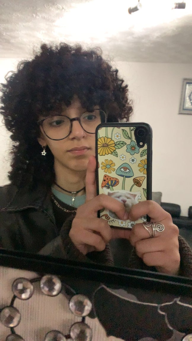 I am a professional female aged 19. I am look... Main Photo