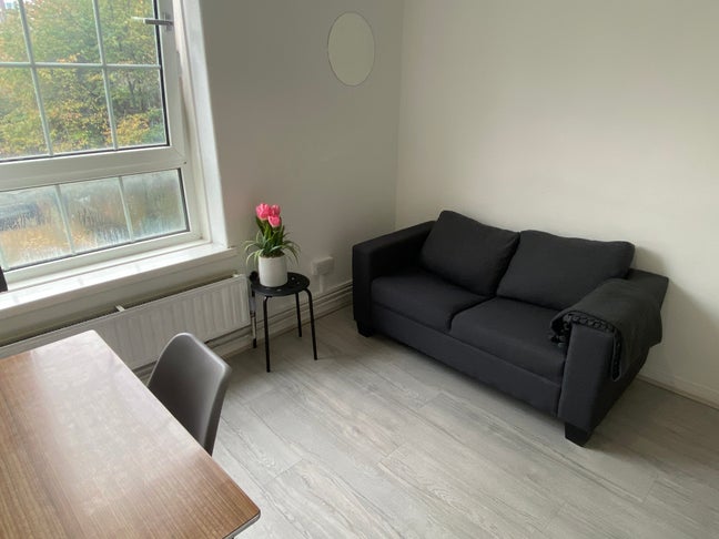 Amazing Location ! Zone 1 ! Spacious Double ! Main Photo