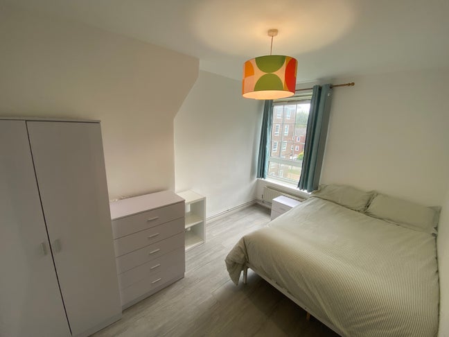 Amazing Location ! Zone 1 ! Spacious Double ! Main Photo