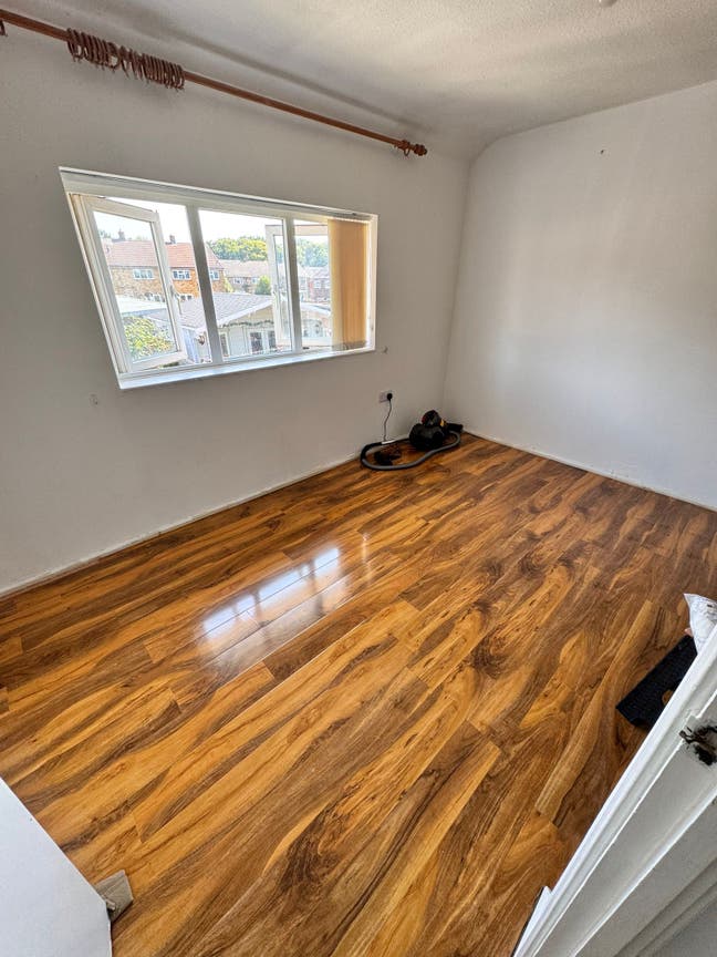 1 Room  Main Photo