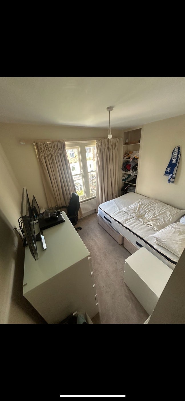 Large Double Room - in between Clapham junction  Main Photo