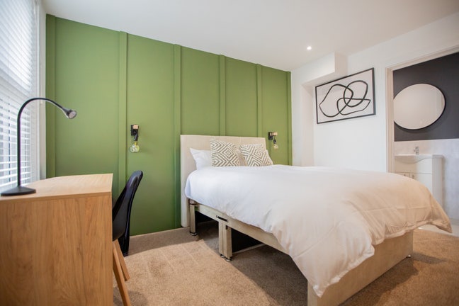 Last Brand New Large ensuite room available now! ✨ Main Photo