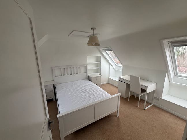 Room to rent Main Photo