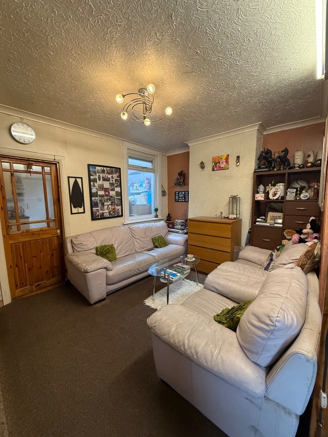 3 bedroom+living room+garden@plaistow/canning town Main Photo