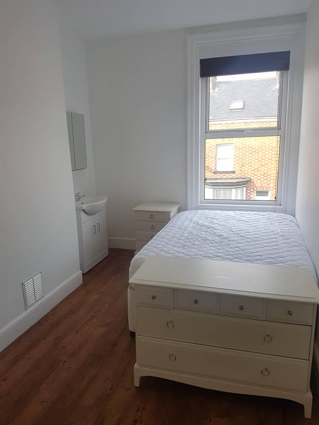 Double Room - Scarborough Main Photo