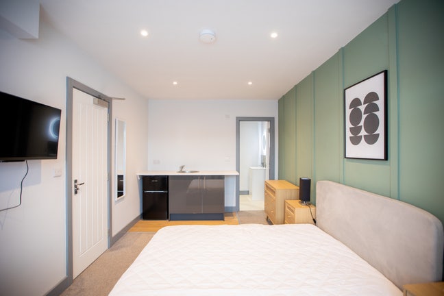 Chic Kitchenette/Ensuite rooms available now! 🤍 Main Photo