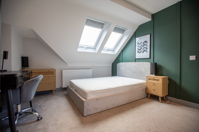 Chic Kitchenette/Ensuite rooms available now! 🤍 Main Photo