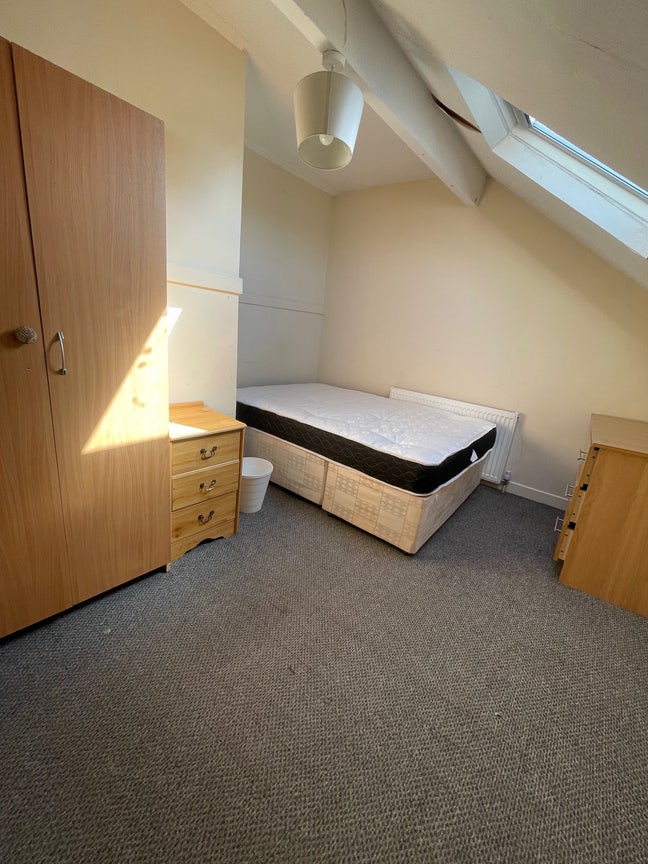 LS7 Room for Rent Main Photo