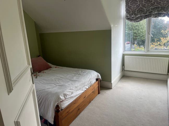 Lovely flat with excellent transport links  Main Photo