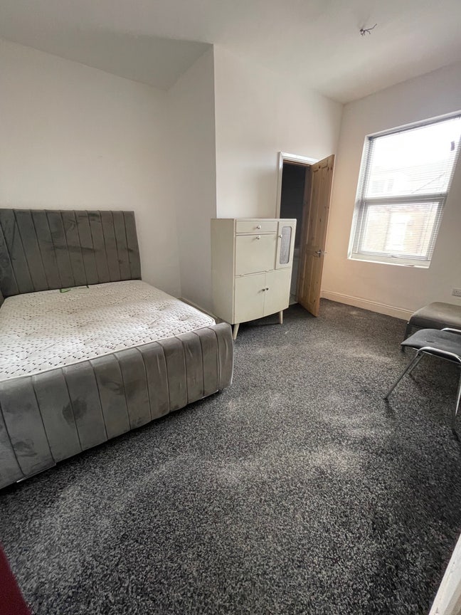 Ensuite Room to Rent in LS12 Main Photo