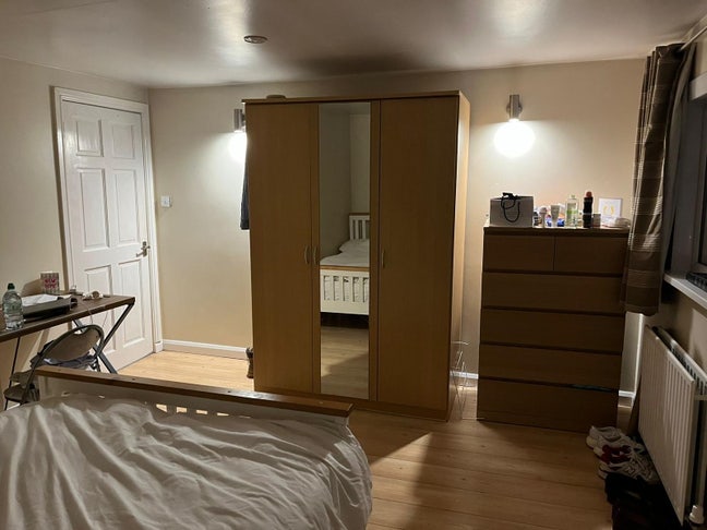 Large Double Room 50m from Clapham North Station Main Photo