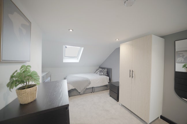 Stunning New Development 2 MInutes from Station Main Photo