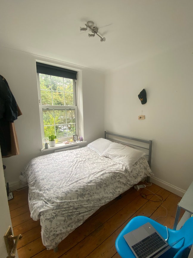 Double bed room in cute flat in Haggerston  Main Photo